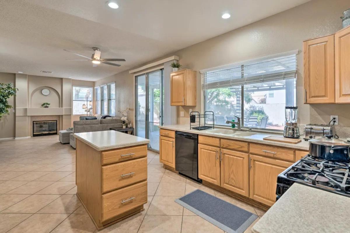 Вилла A Beautiful House With Hot Tub, Grill & Games! Лас-Вегас Экстерьер фото