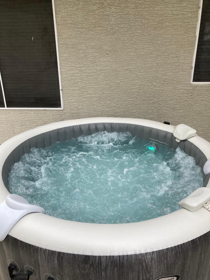 Вилла A Beautiful House With Hot Tub, Grill & Games! Лас-Вегас Экстерьер фото